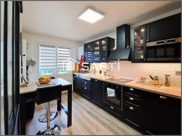 Une maison clé en main, idéale pour une vie de famille paisible.