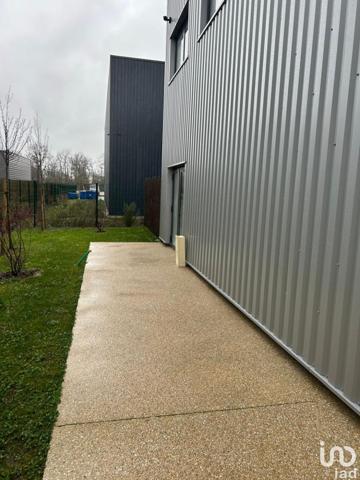 Location bureaux 150 m² Saint-Pierre-du-Perray