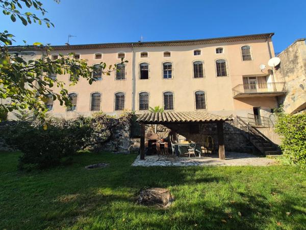 Deux appartements de charme dans un immeuble de maître – Centre-ville de Vals?les?Bains