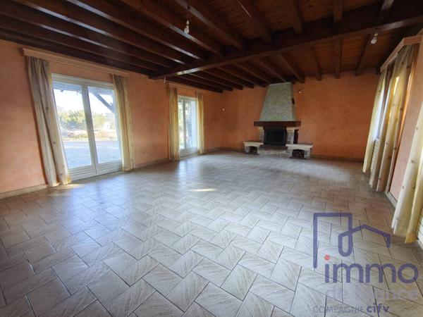 Maison 8 pièces                                        - 42340 Veauche Réf : 2609-CIFVFOREZVELAY