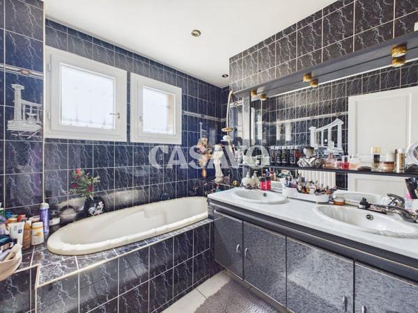 Vente Maison 8 pièces de 180m² - 95200 Sarcelles