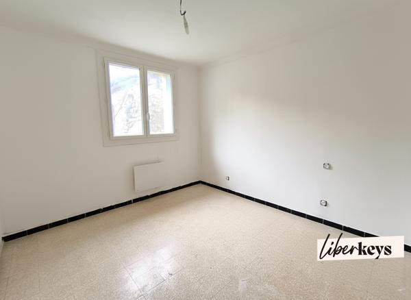 🏢 Immeuble rénové – 2 appartements T3 + garages & caves