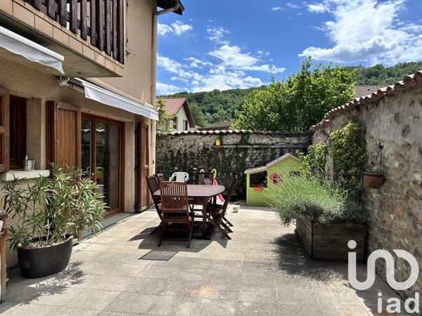 Maison traditionnelle 5 pièces de 137 m² à Échirolles (38130)