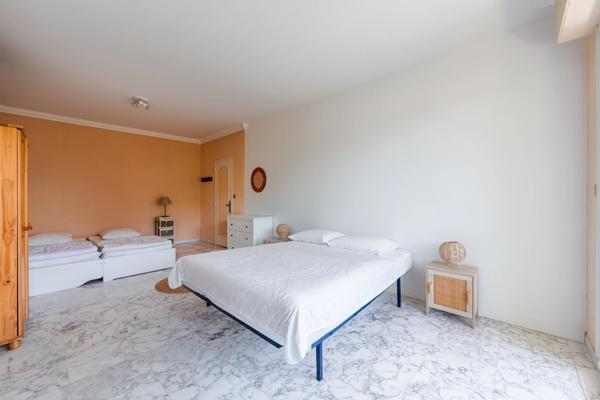 ARES, coeur de village et aperçu Bassin, spacieuse villa