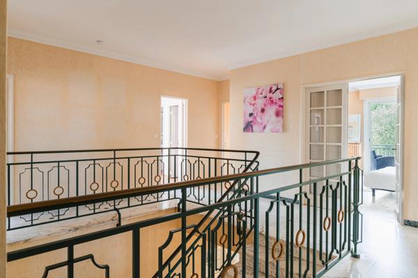 ARES, coeur de village et aperçu Bassin, spacieuse villa