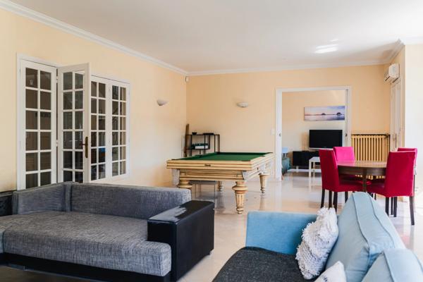 ARES, coeur de village et aperçu Bassin, spacieuse villa