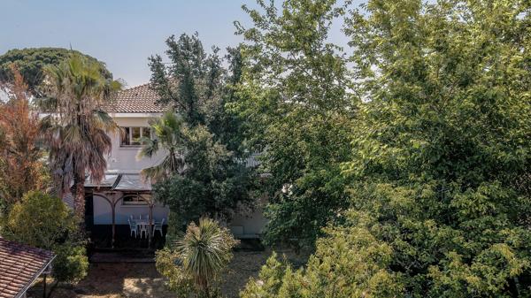 ARES, coeur de village et aperçu Bassin, spacieuse villa