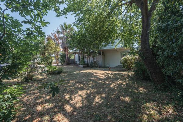 ARES, coeur de village et aperçu Bassin, spacieuse villa