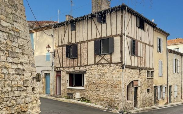 Maison à vendre    4 pièces •  Condom