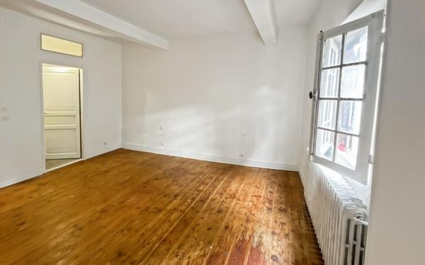 Maison à vendre    4 pièces •  Condom