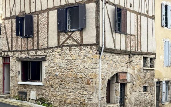 Maison à vendre    4 pièces •  Condom