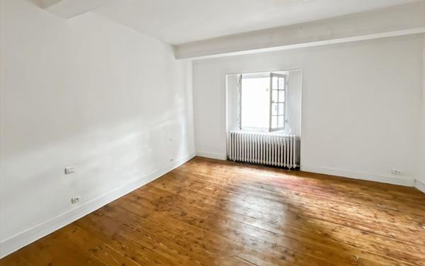 Maison à vendre    4 pièces •  Condom