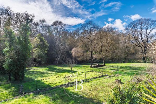 Châteauneuf-Grasse, Maison 7 Chambres -  231 m² à vendre