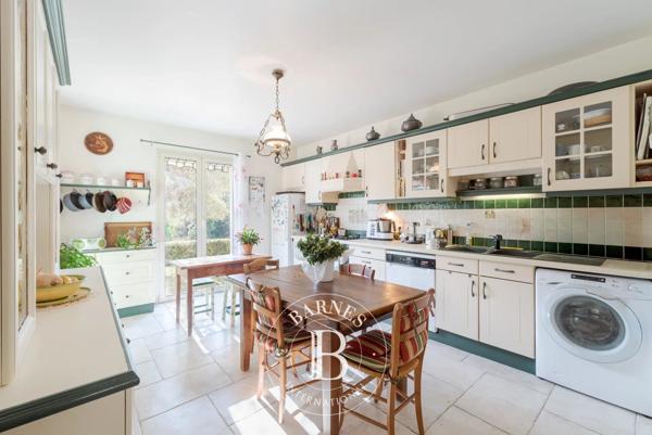 Châteauneuf-Grasse, Maison 7 Chambres -  231 m² à vendre