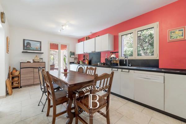 Châteauneuf-Grasse, Maison 7 Chambres -  231 m² à vendre