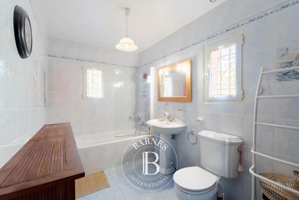 Châteauneuf-Grasse, Maison 7 Chambres -  231 m² à vendre