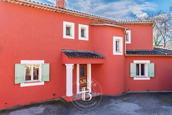 Châteauneuf-Grasse, Maison 7 Chambres -  231 m² à vendre