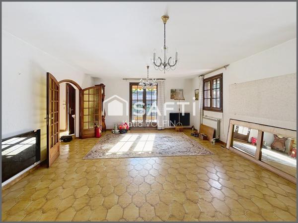 Calme et accès pinède pour cette maison familiale de 196m2 habitables sur 500 m2 de terrain