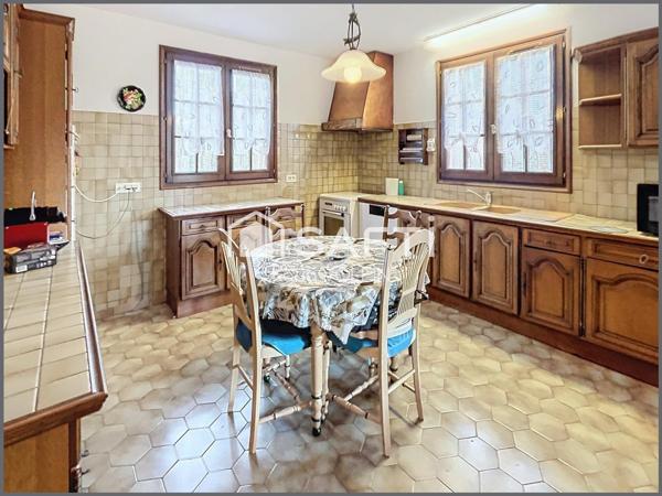 Calme et accès pinède pour cette maison familiale de 196m2 habitables sur 500 m2 de terrain