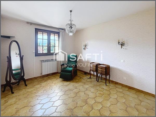 Calme et accès pinède pour cette maison familiale de 196m2 habitables sur 500 m2 de terrain