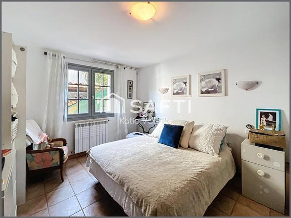 Calme et accès pinède pour cette maison familiale de 196m2 habitables sur 500 m2 de terrain