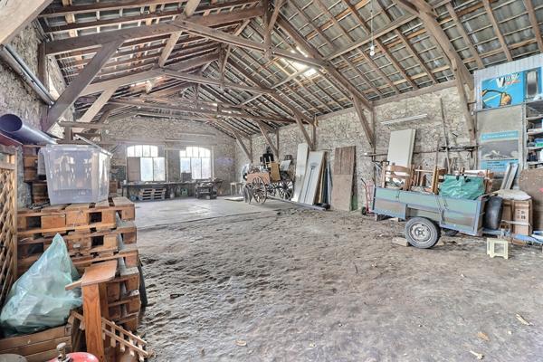 Maison de 107 m2 avec une dépendance de 220m2