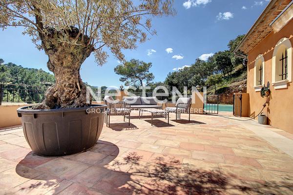 A VENDRE VIDAUBAN - Maison DE 215m²- piscine à débordement - vue panoramique