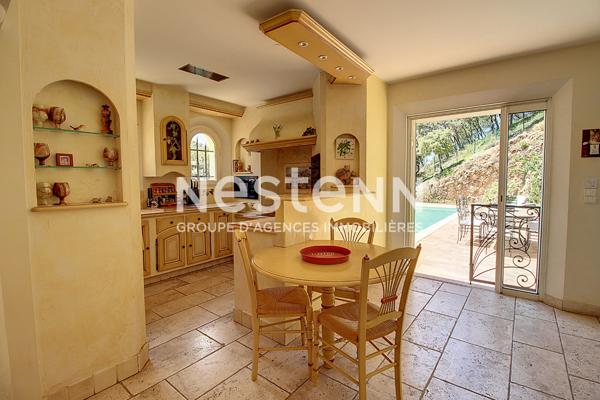 A VENDRE VIDAUBAN - Maison DE 215m²- piscine à débordement - vue panoramique