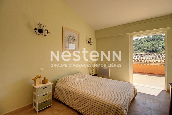 A VENDRE VIDAUBAN - Maison DE 215m²- piscine à débordement - vue panoramique