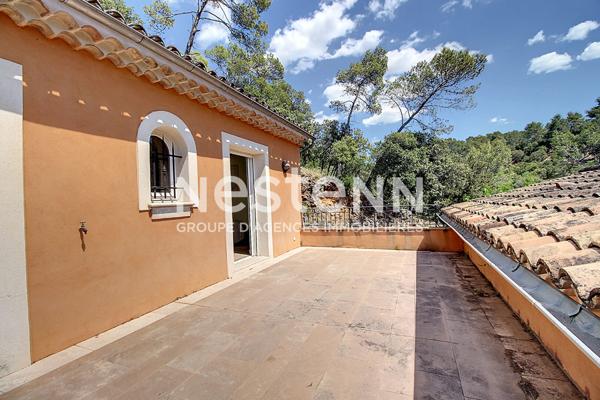 A VENDRE VIDAUBAN - Maison DE 215m²- piscine à débordement - vue panoramique