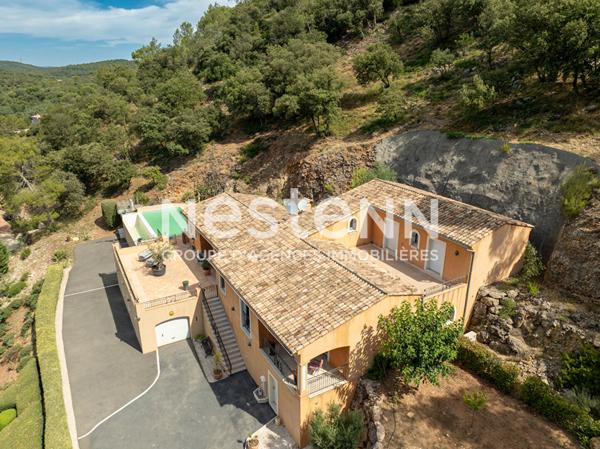 A VENDRE VIDAUBAN - Maison DE 215m²- piscine à débordement - vue panoramique