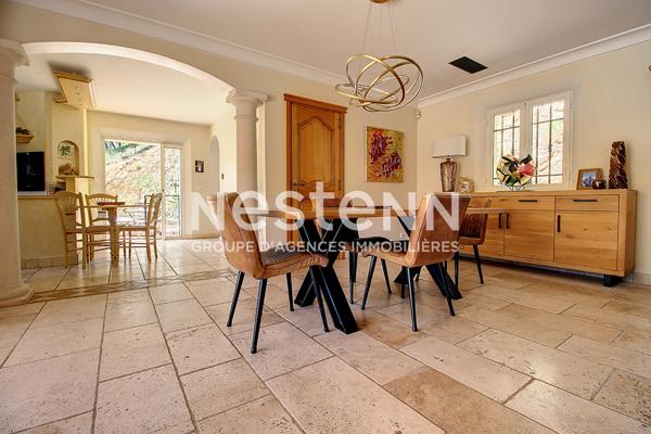 A VENDRE VIDAUBAN - Maison DE 215m²- piscine à débordement - vue panoramique