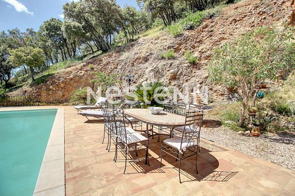 A VENDRE VIDAUBAN - Maison DE 215m²- piscine à débordement - vue panoramique