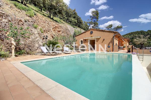 A VENDRE VIDAUBAN - Maison DE 215m²- piscine à débordement - vue panoramique