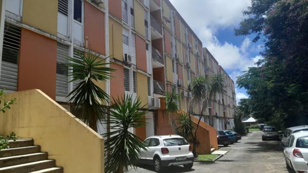 Appartement T4  avec box garage  proche toutes commodités