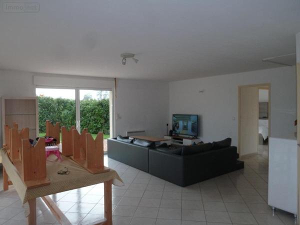 Maison à louer à La Chapelle-Rainsouin en Mayenne (53150), ref : 53004-L390