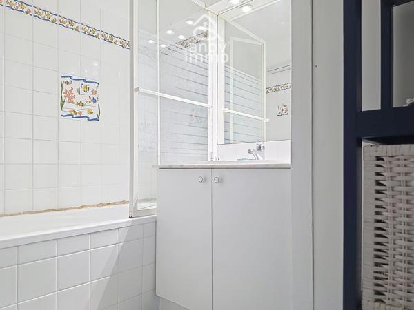 Appartement
                                                                                                                                                                                                                                                                                                                        2 pièce(s)                                                                                                                                                                                                          1 chambre(s)                                                                                                                                                                                                          44  m²