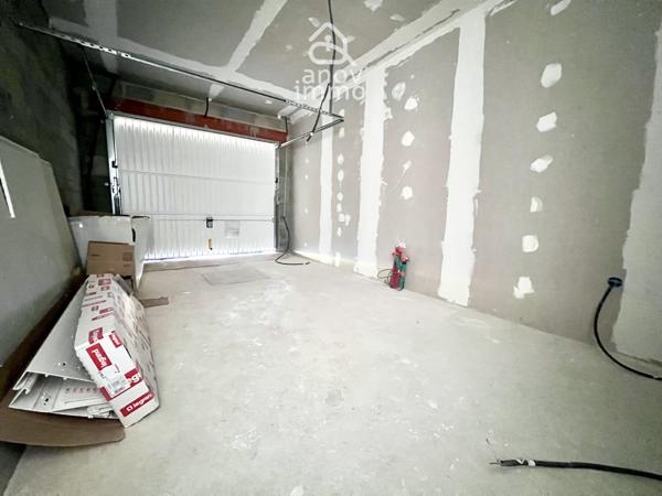 Maison
                                                                                                                                                                                                                                                                                                                        5 pièce(s)                                                                                                                                                                                                          4 chambre(s)                                                                                                                                                                                                          90  m²