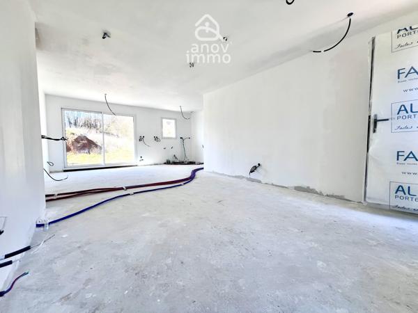 Maison
                                                                                                                                                                                                                                                                                                                        5 pièce(s)                                                                                                                                                                                                          4 chambre(s)                                                                                                                                                                                                          90  m²