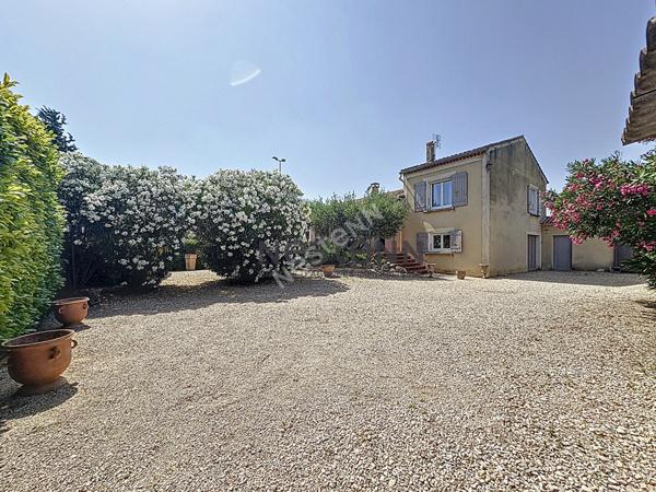 Maison Camaret-sur-aigues 6 pièce(s) d'environ 127m² habitables