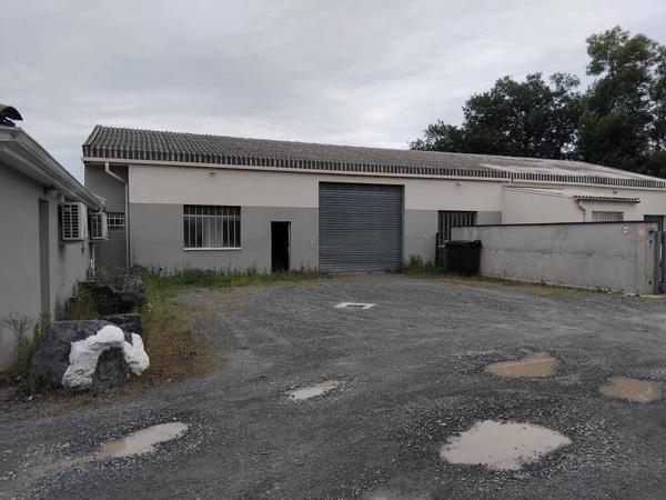 LA FOUILLOUSE ZONE ARTISANALE DEPOT ET BUREAUX