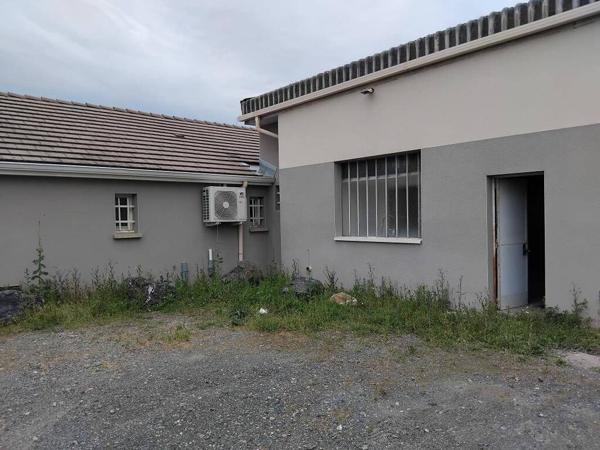 LA FOUILLOUSE ZONE ARTISANALE DEPOT ET BUREAUX