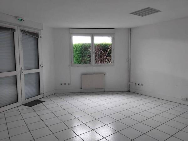 LA FOUILLOUSE ZONE ARTISANALE DEPOT ET BUREAUX