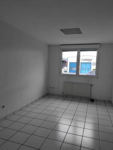 LA FOUILLOUSE ZONE ARTISANALE DEPOT ET BUREAUX