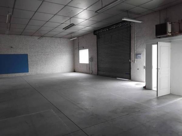 LA FOUILLOUSE ZONE ARTISANALE DEPOT ET BUREAUX