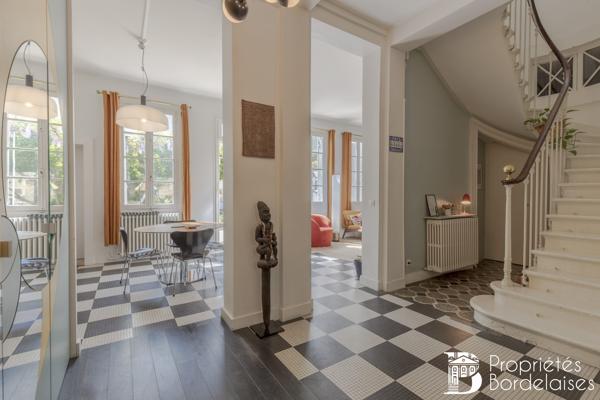 Bordeaux centre, Magnifique maison en pierre 163 m² avec jardin, piscine