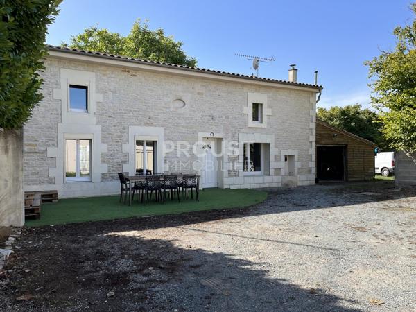 En exclusivité, secteur beauvoir sur niort, maison en pierre, 3 chambres, garage et jardin.