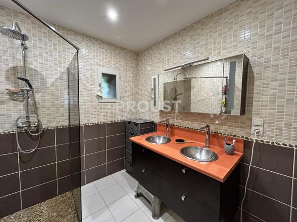 En exclusivité, secteur beauvoir sur niort, maison en pierre, 3 chambres, garage et jardin.