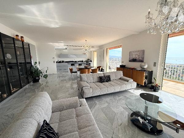 Époustouflante vue mer  et montagne a 360 degrés pour ce Toit Terrasse au Domaine du Loup.