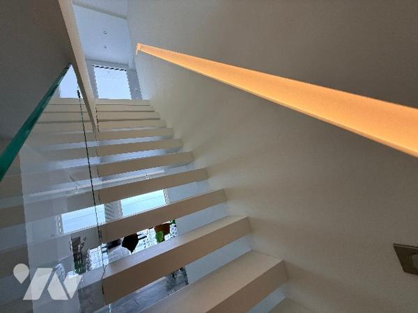 Époustouflante vue mer  et montagne a 360 degrés pour ce Toit Terrasse au Domaine du Loup.